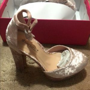 Rose colored plush pumps Women’s size 7W